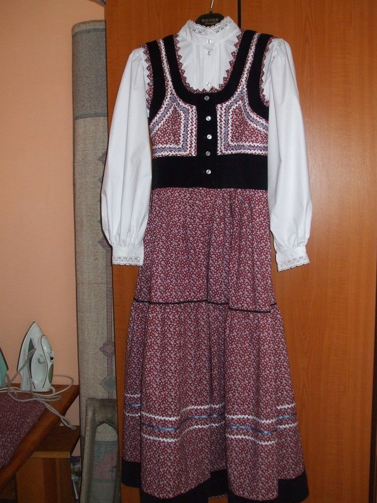 Hungarian Costume18